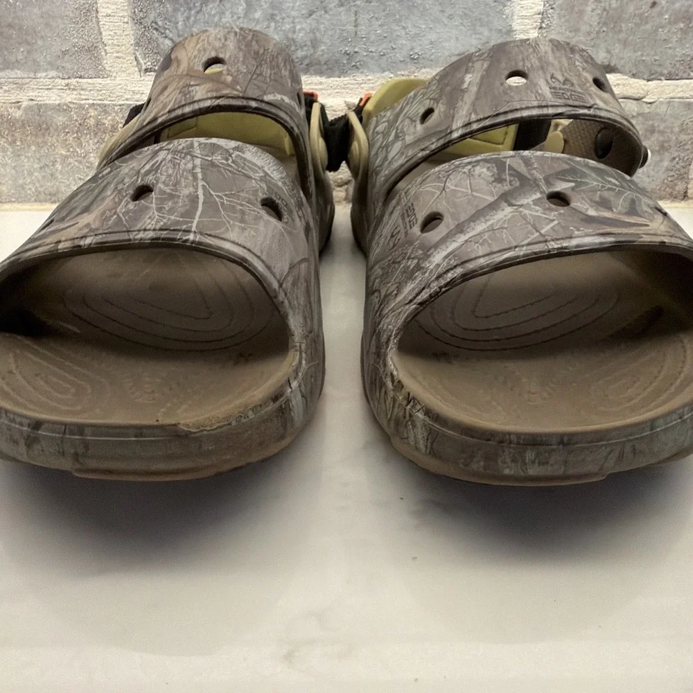 Crocs Classic All-Terrain Realtree Edge Camo Sandals Mens 12 Brown